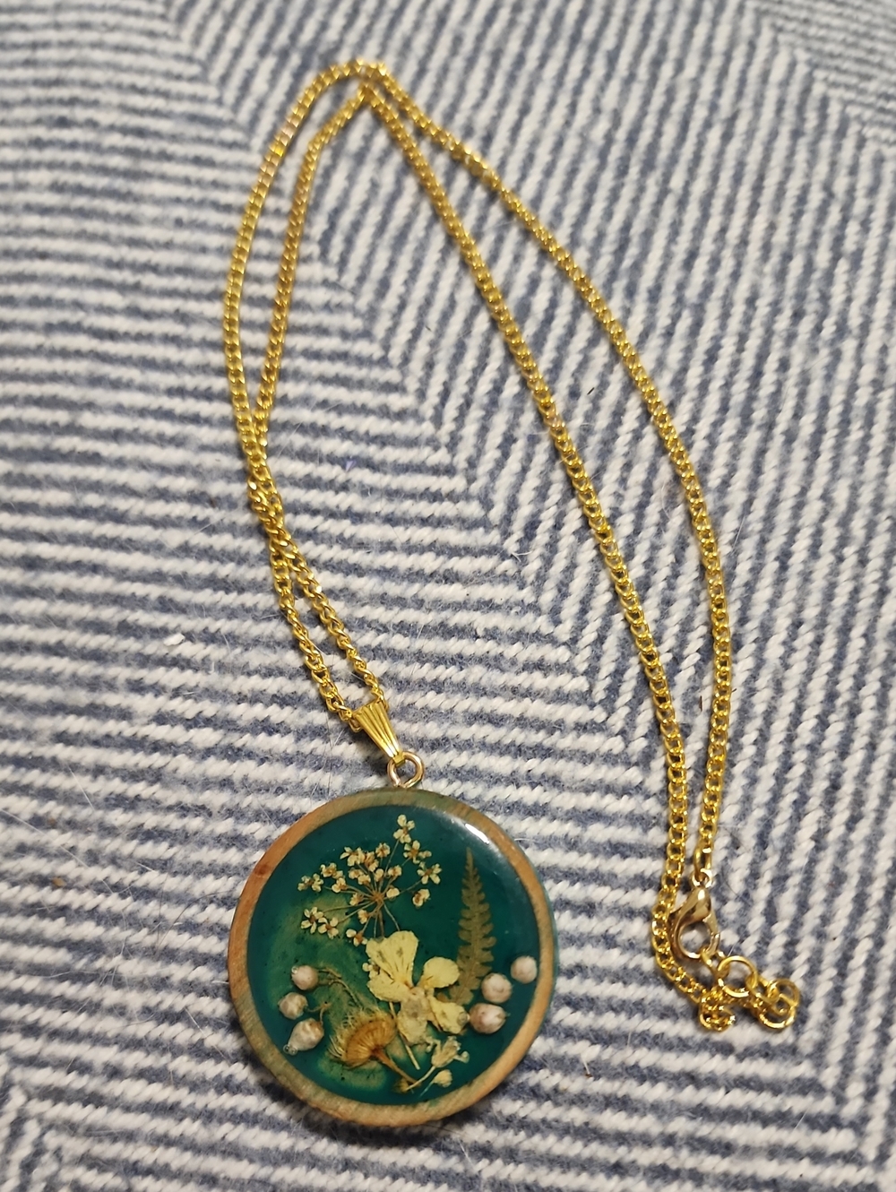 Gold-Tone Green Botanical Pendant Necklace - Unbranded